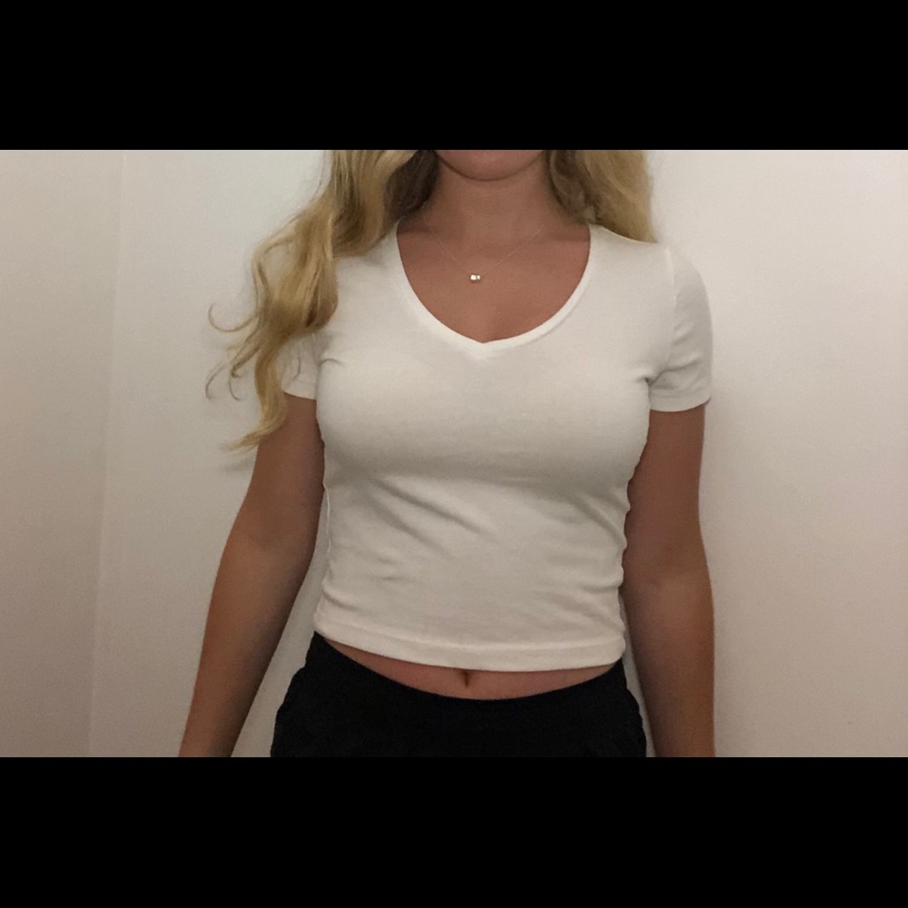basic white t shirt